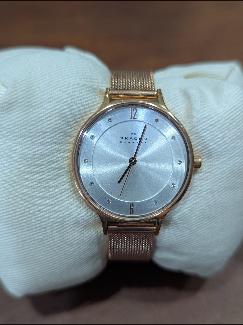 Skagen Rose Gold Mesh Watch with Silver Sunray Dial NWT - Picture 4 of 4